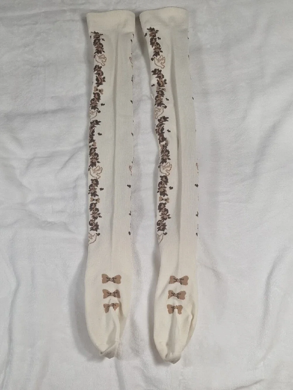 Innocent World Ivory Dove Floral Garland OTK Socks | Classic Lolita 🤍